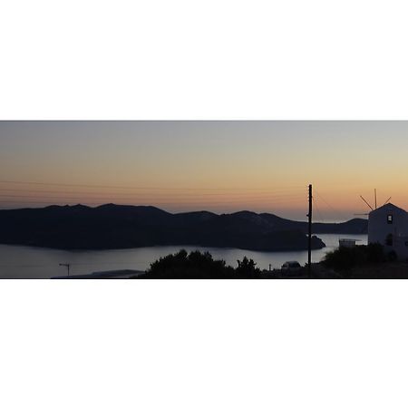 Milos Vaos Windmill Plaka  Exterior photo