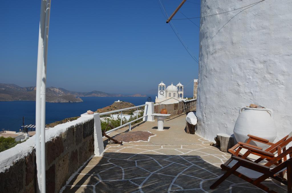 Milos Vaos Windmill Plaka  Exterior photo