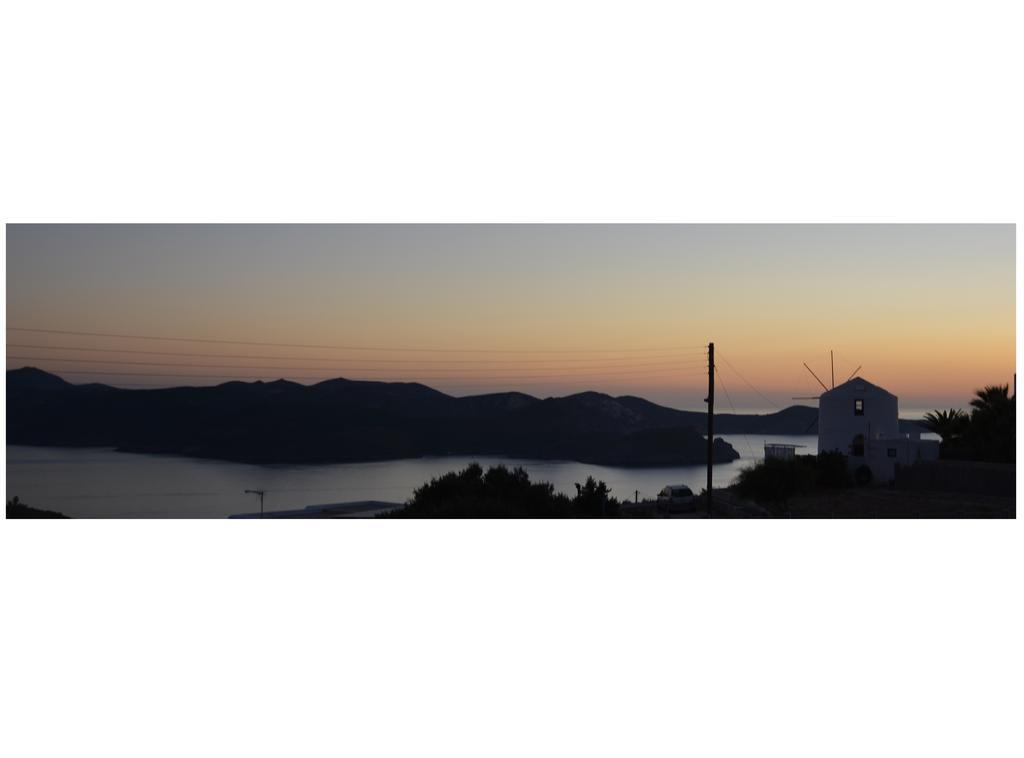 Milos Vaos Windmill Plaka  Exterior photo