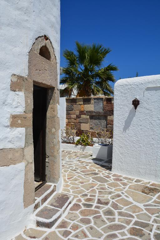 Milos Vaos Windmill Plaka  Exterior photo