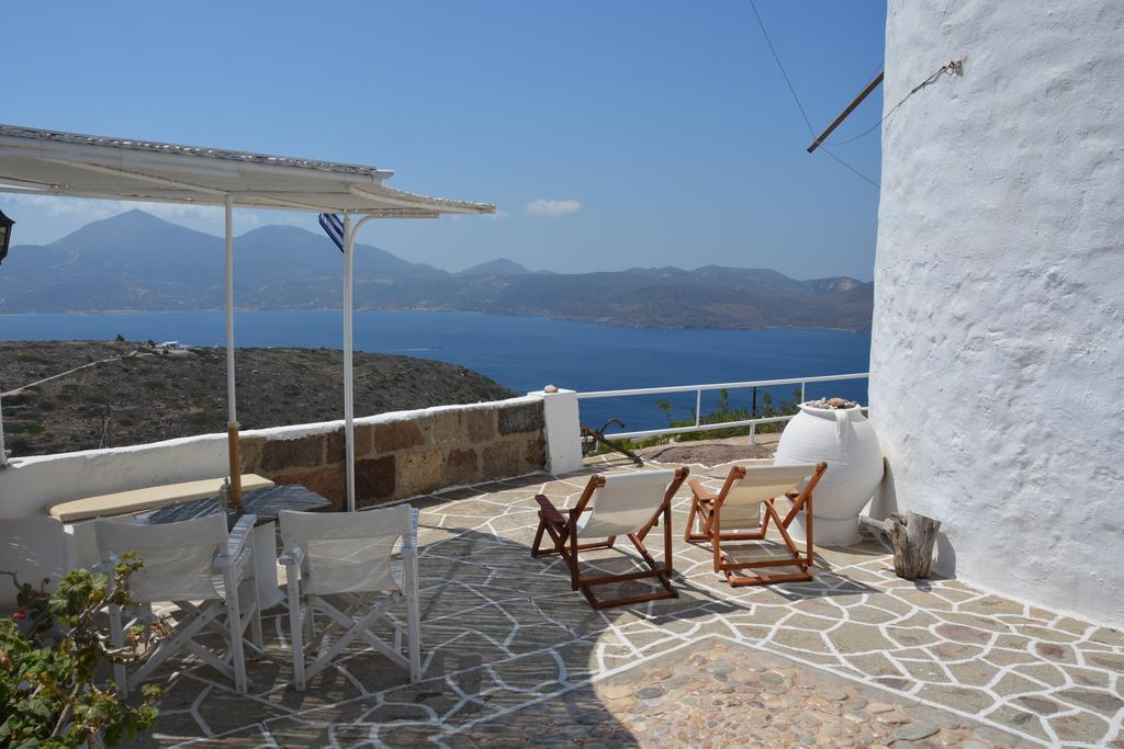 Milos Vaos Windmill Plaka  Exterior photo