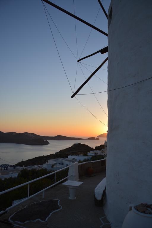 Milos Vaos Windmill Plaka  Exterior photo